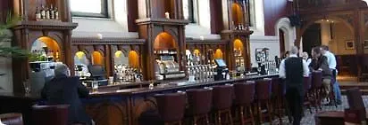 Carlton Abbey & C Hotell